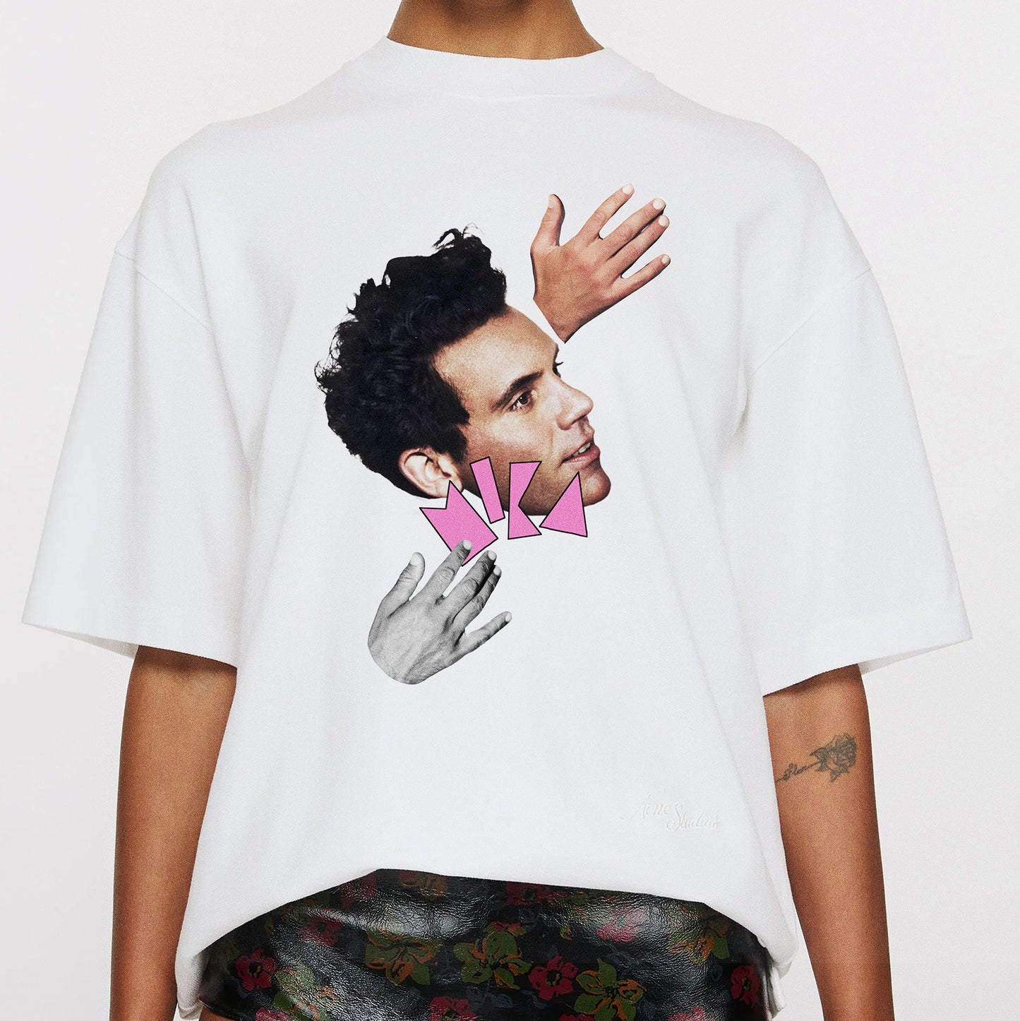 MIKA FACE TEE